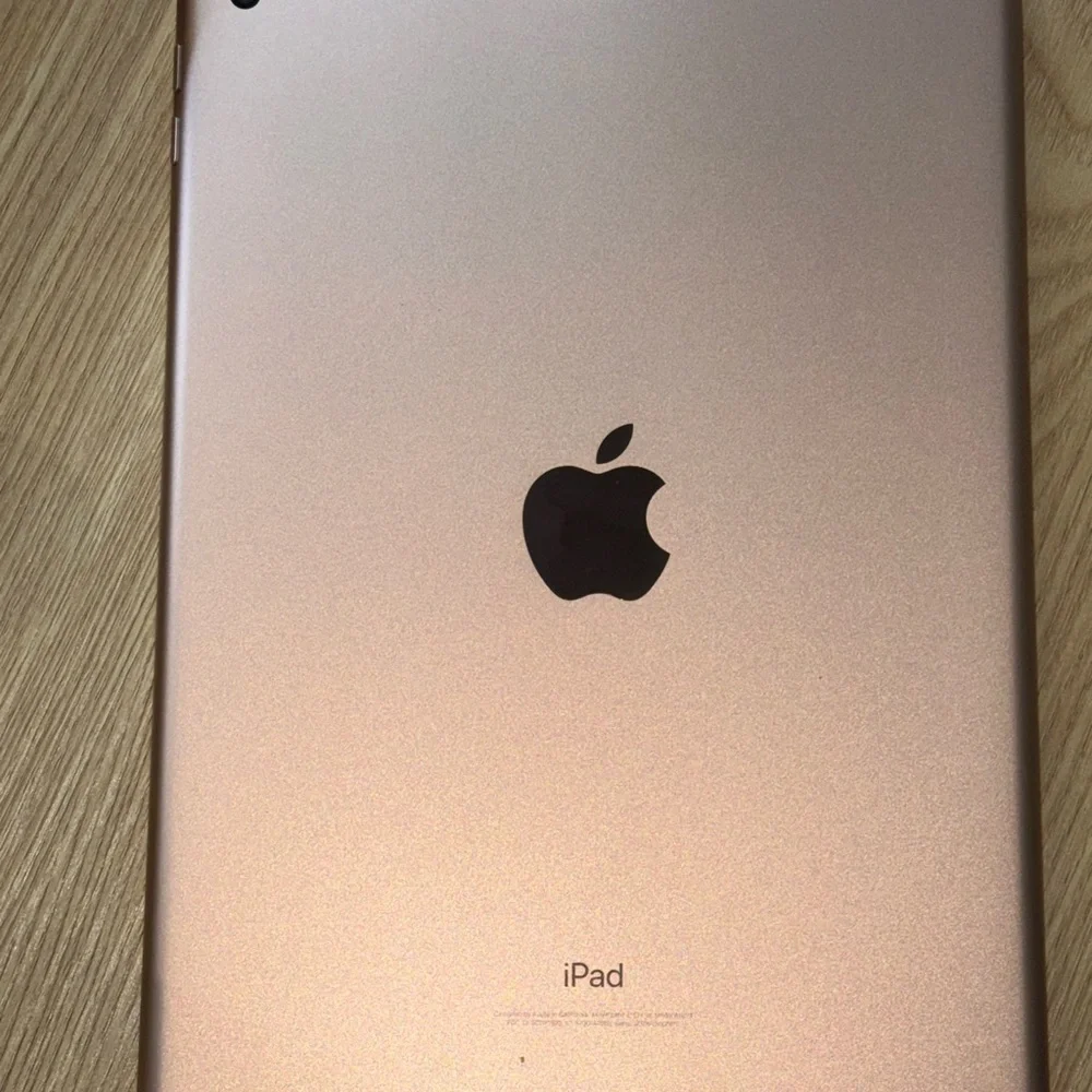 IPad 6th generation in rose gold 128GB